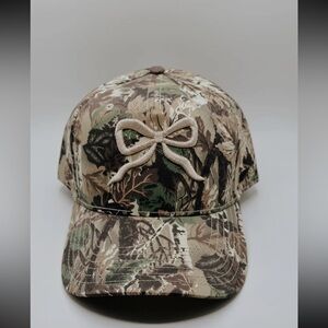 Bow camo hat